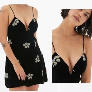 Urban Outfitters Ginger Velvet Daisy Embroidered Baby Doll Mini Dress